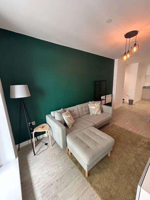 Modern And Spacious Apartment In Salford Quays Μάντσεστερ Εξωτερικό φωτογραφία
